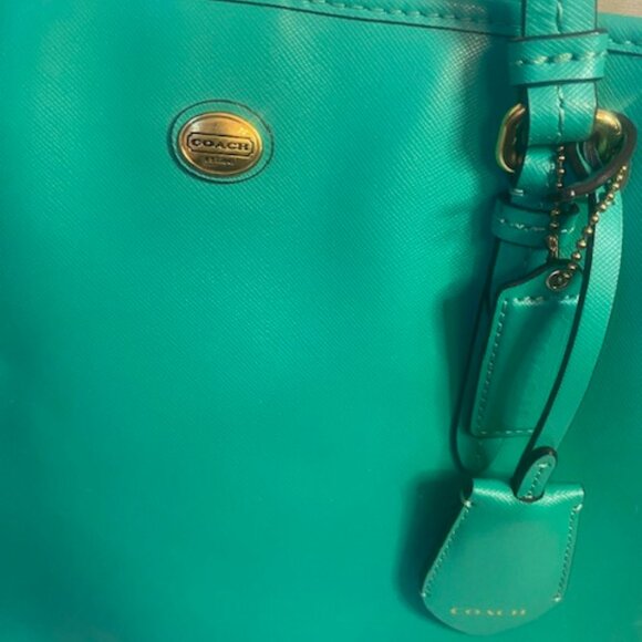 PEYTON SAFFIANO LEATHER DRAWSTRING CARRYALL (COACH F29362) - Picture 3 of 9